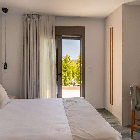 Marble Luxury Suites Karteros Esterno foto