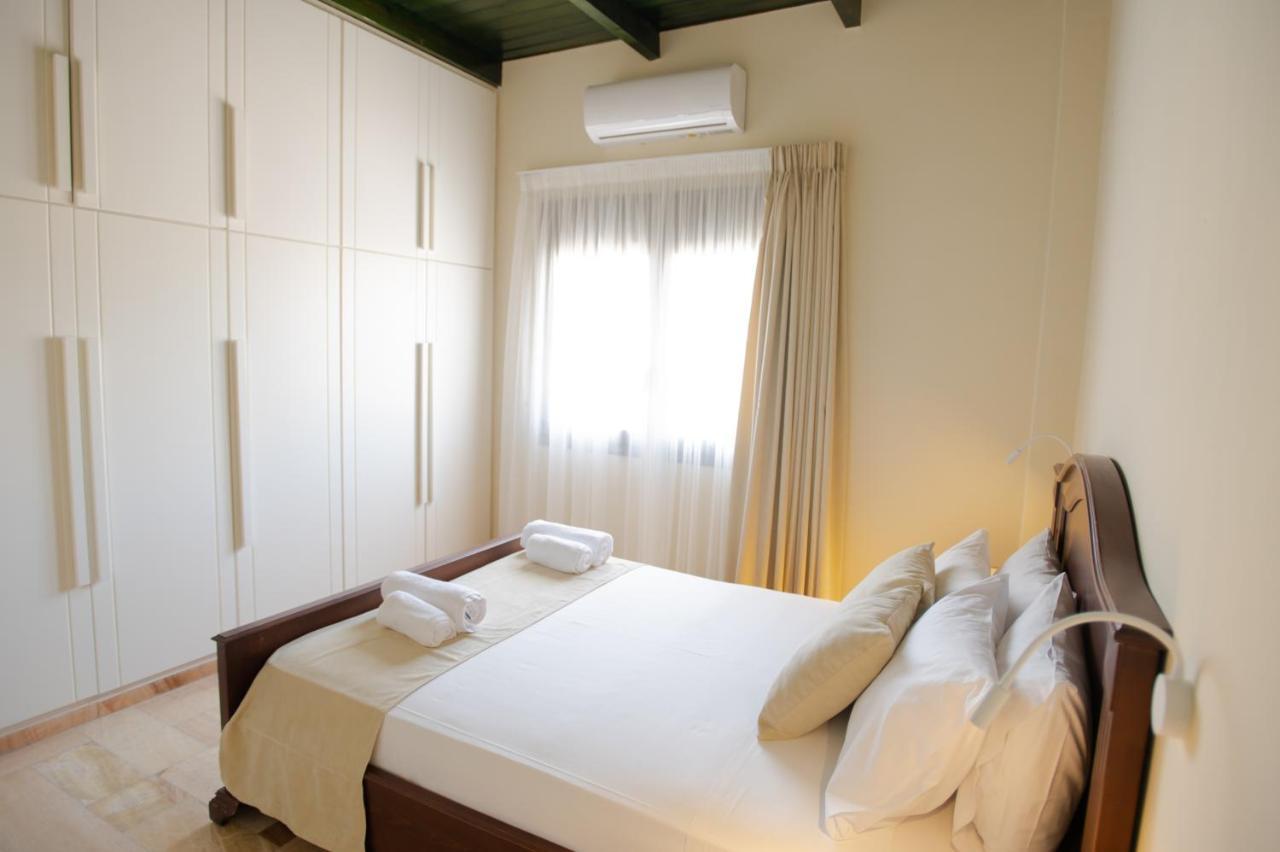 Marble Luxury Suites Karteros Esterno foto