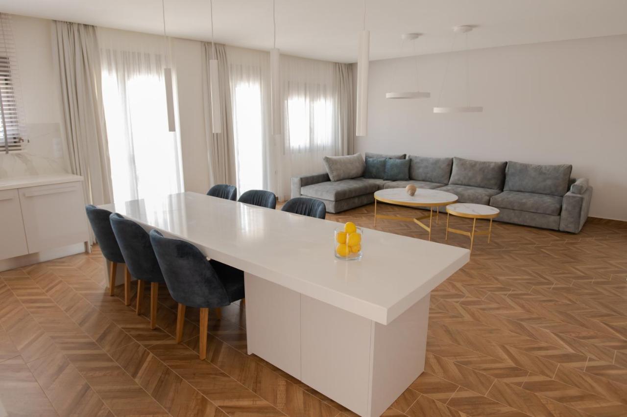 Marble Luxury Suites Karteros Esterno foto