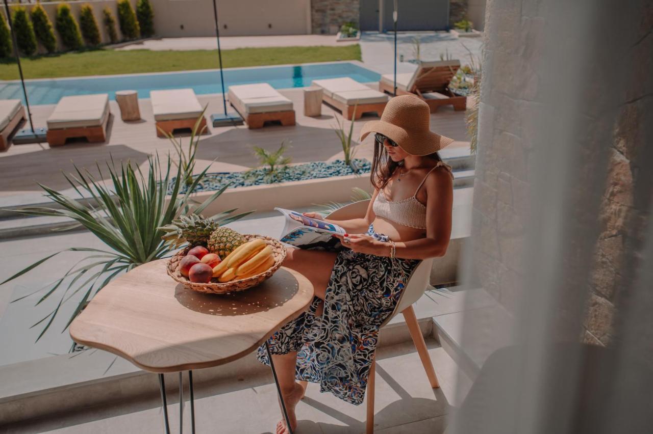 Marble Luxury Suites Karteros Esterno foto
