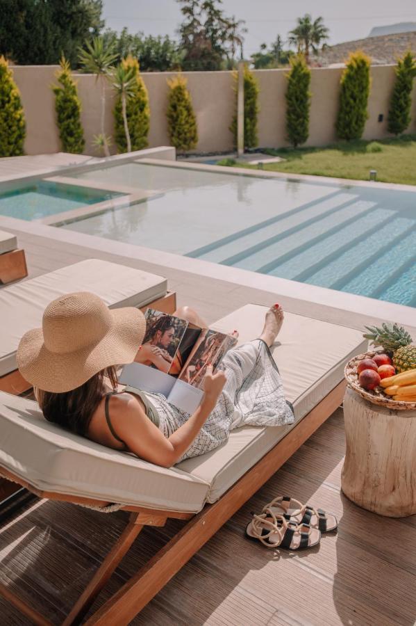 Marble Luxury Suites Karteros Esterno foto