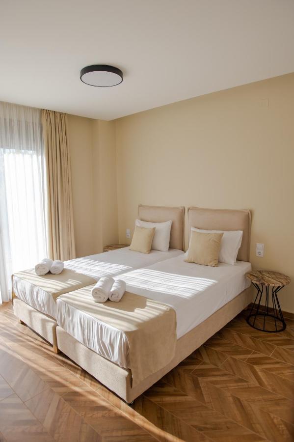 Marble Luxury Suites Karteros Esterno foto
