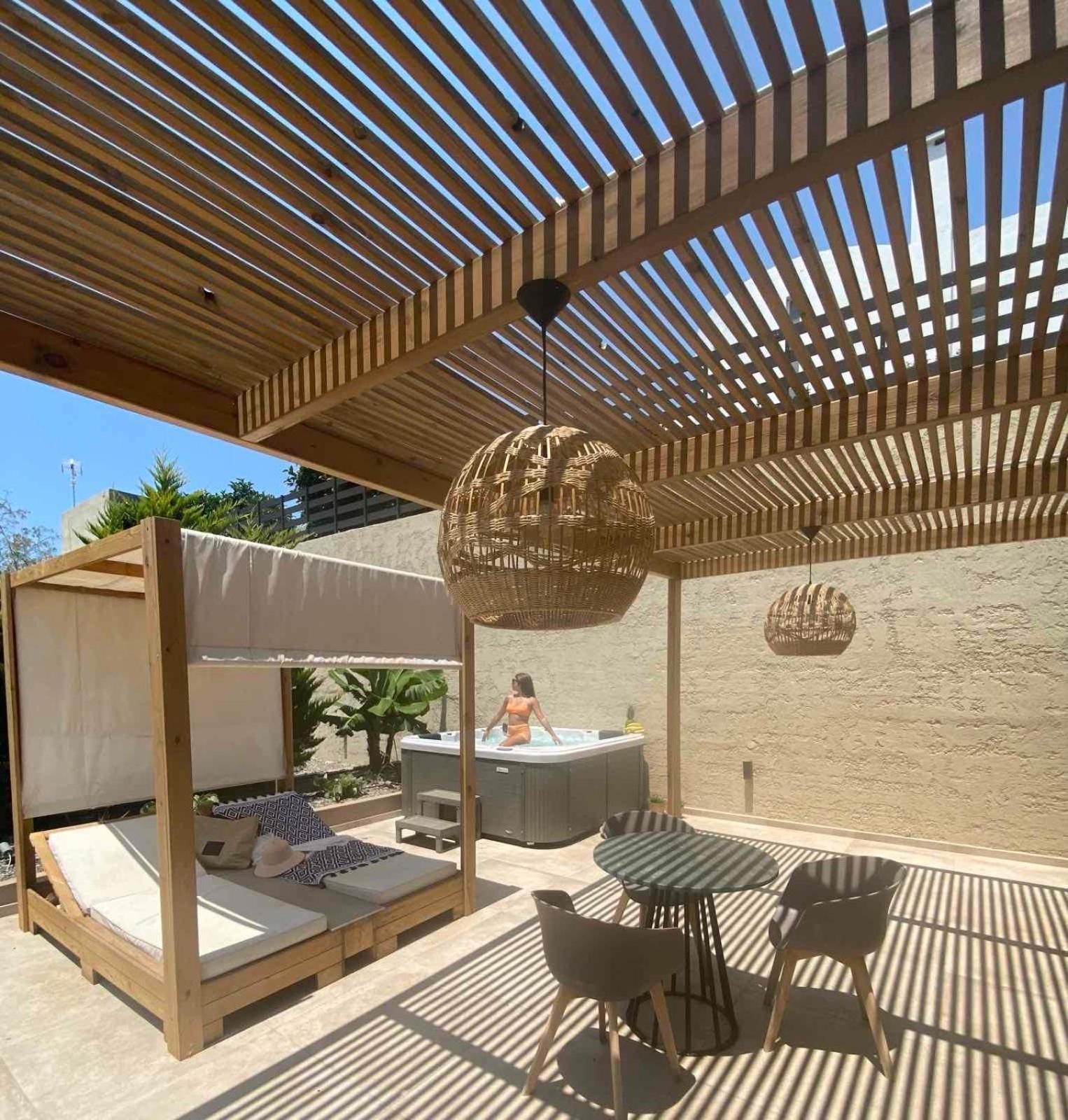 Marble Luxury Suites Karteros Esterno foto