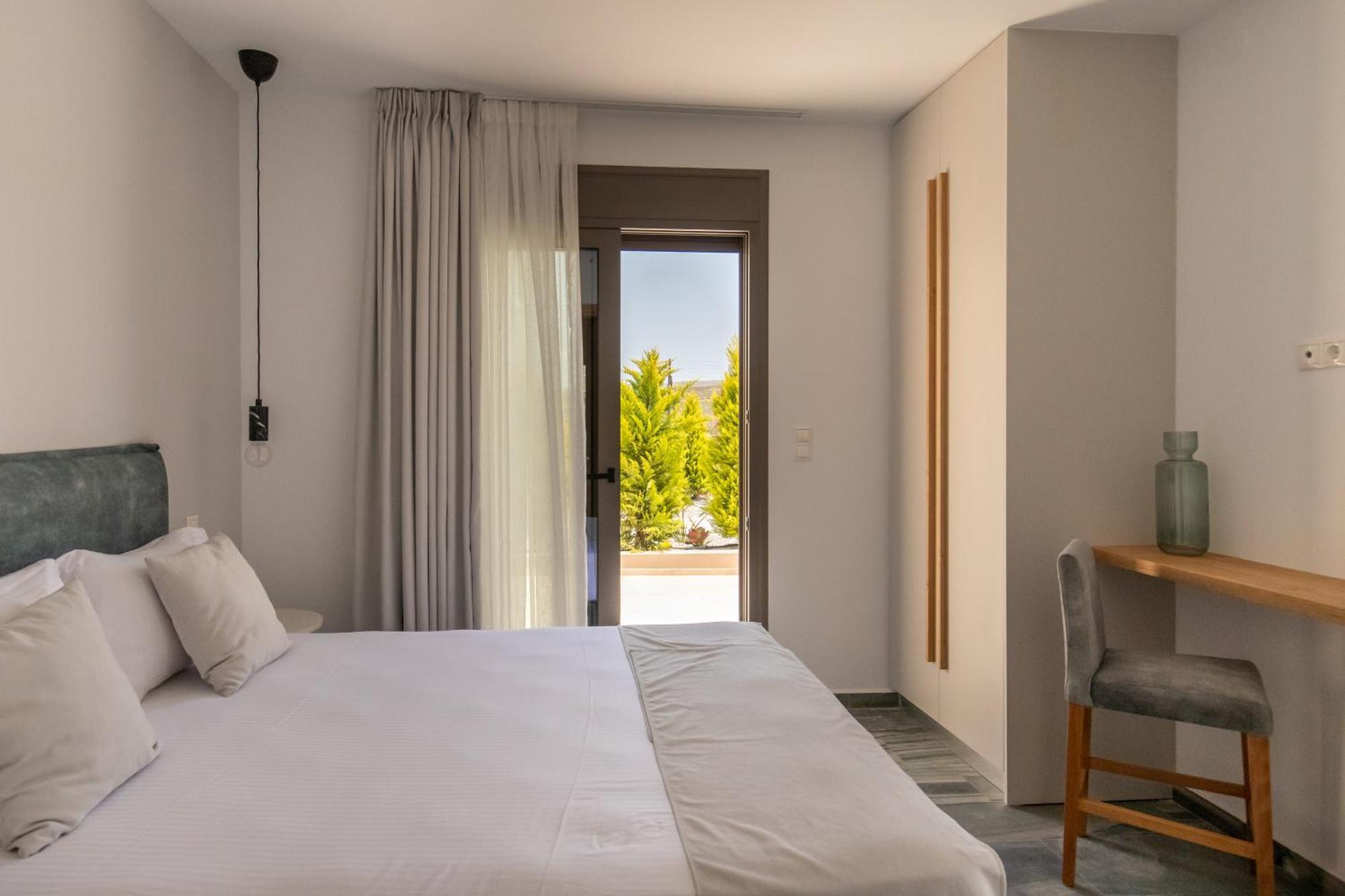 Marble Luxury Suites Karteros Esterno foto