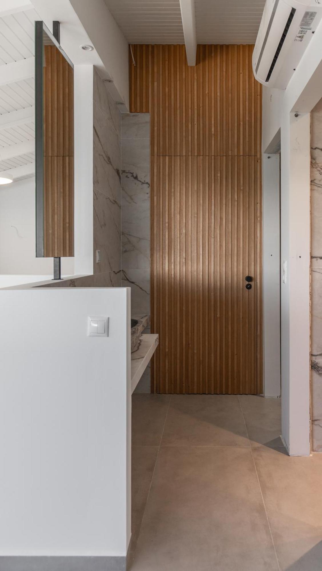 Marble Luxury Suites Karteros Esterno foto