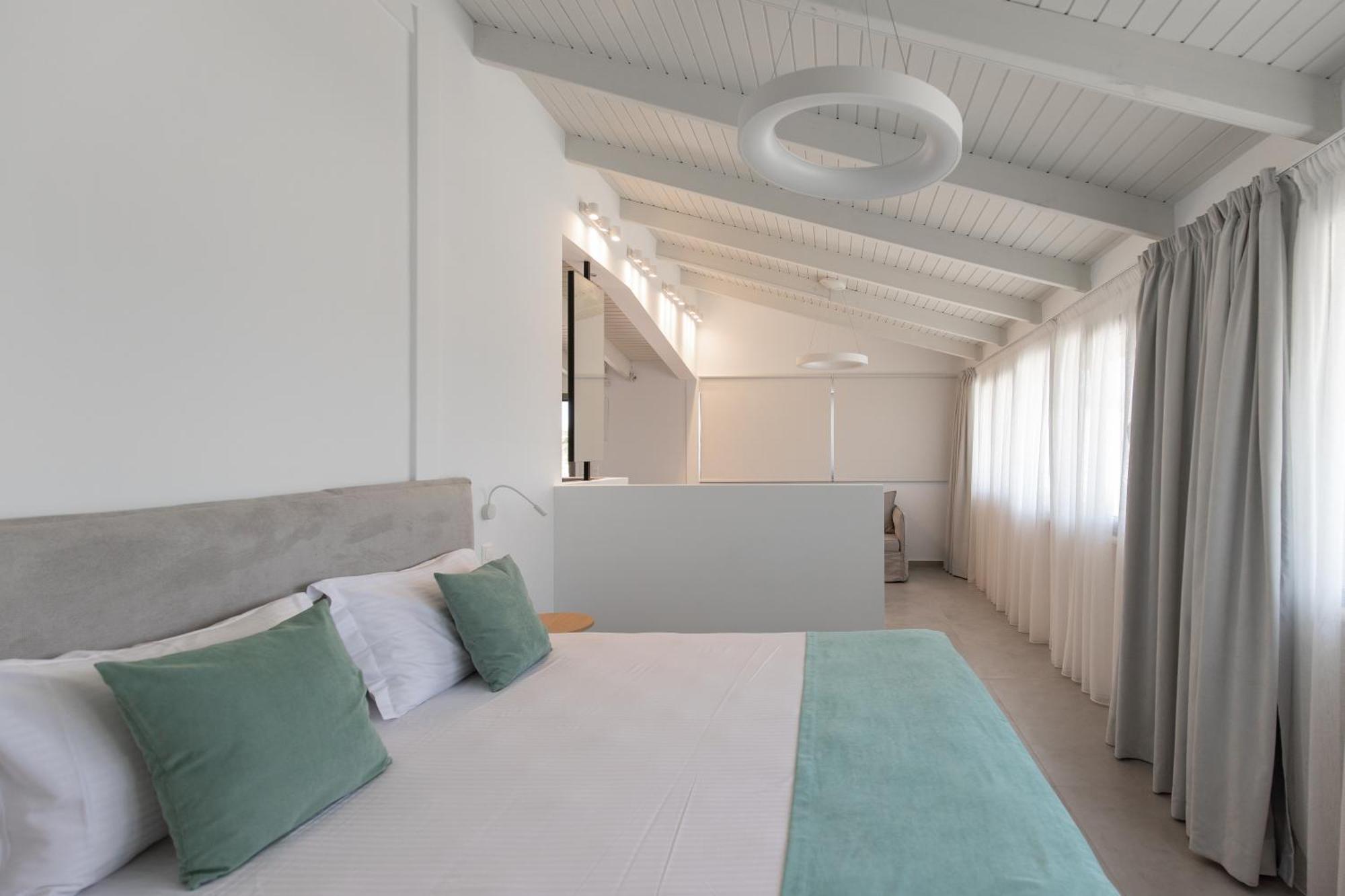 Marble Luxury Suites Karteros Esterno foto