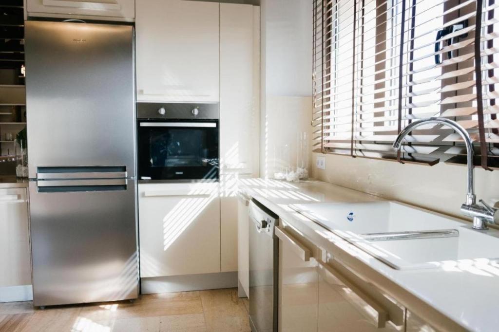 Marble Luxury Suites Karteros Esterno foto